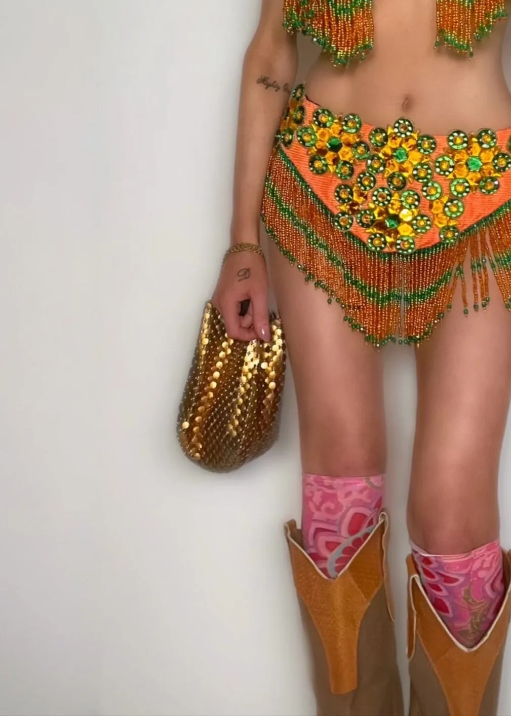 1970s Whiting & Davis Gold Chainmail Cinch Wristlet – Vintage Mini Purse