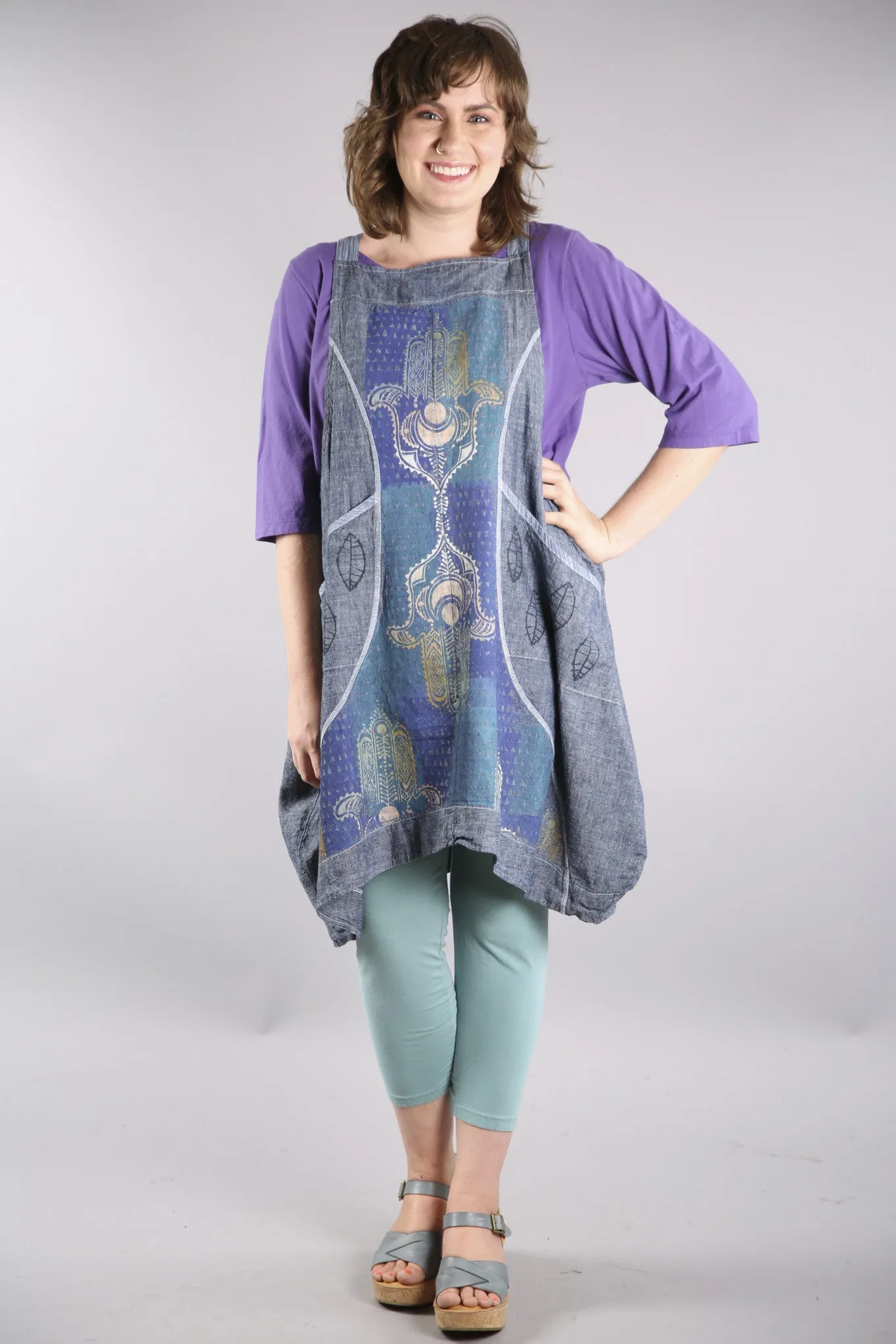 6201 Chambray Curve Apron Hamsa