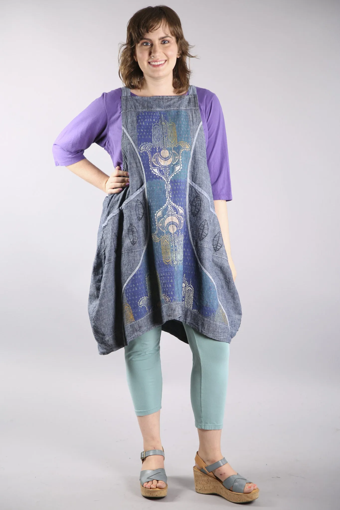 6201 Chambray Curve Apron Hamsa