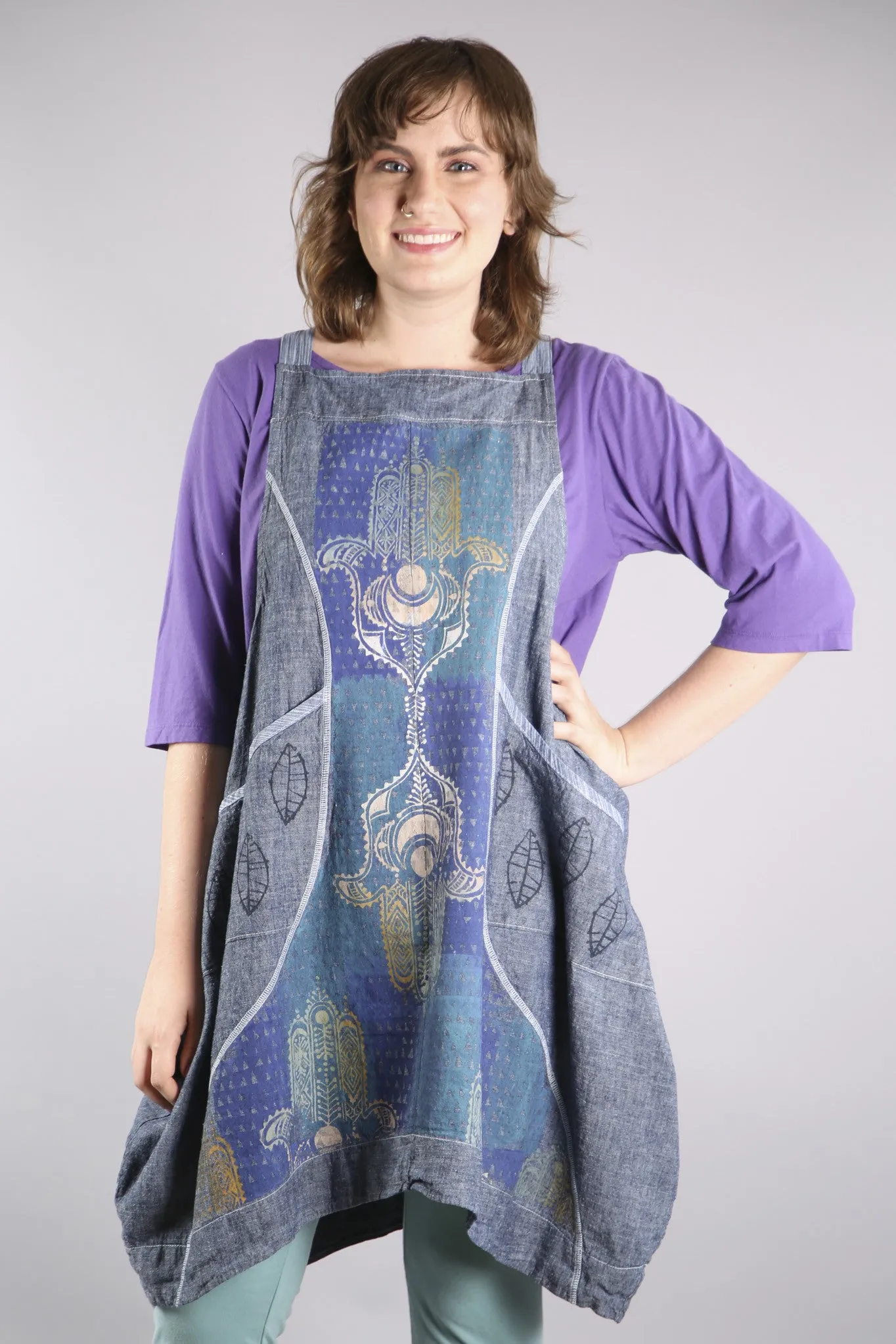 6201 Chambray Curve Apron Hamsa