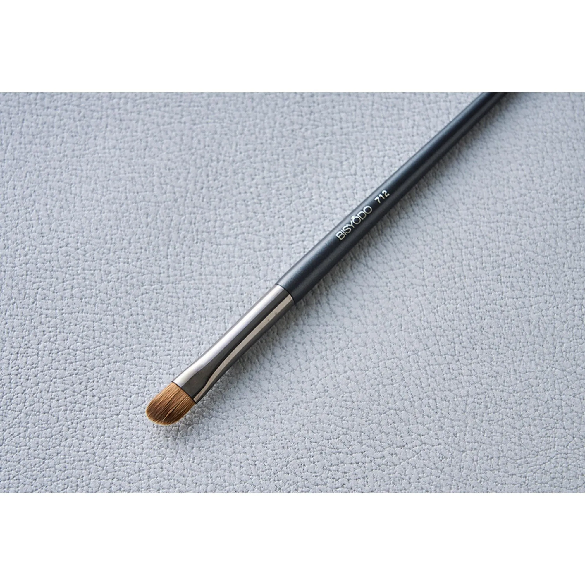 Bisyodo T-712 Lip Brush, Tsumugi Series