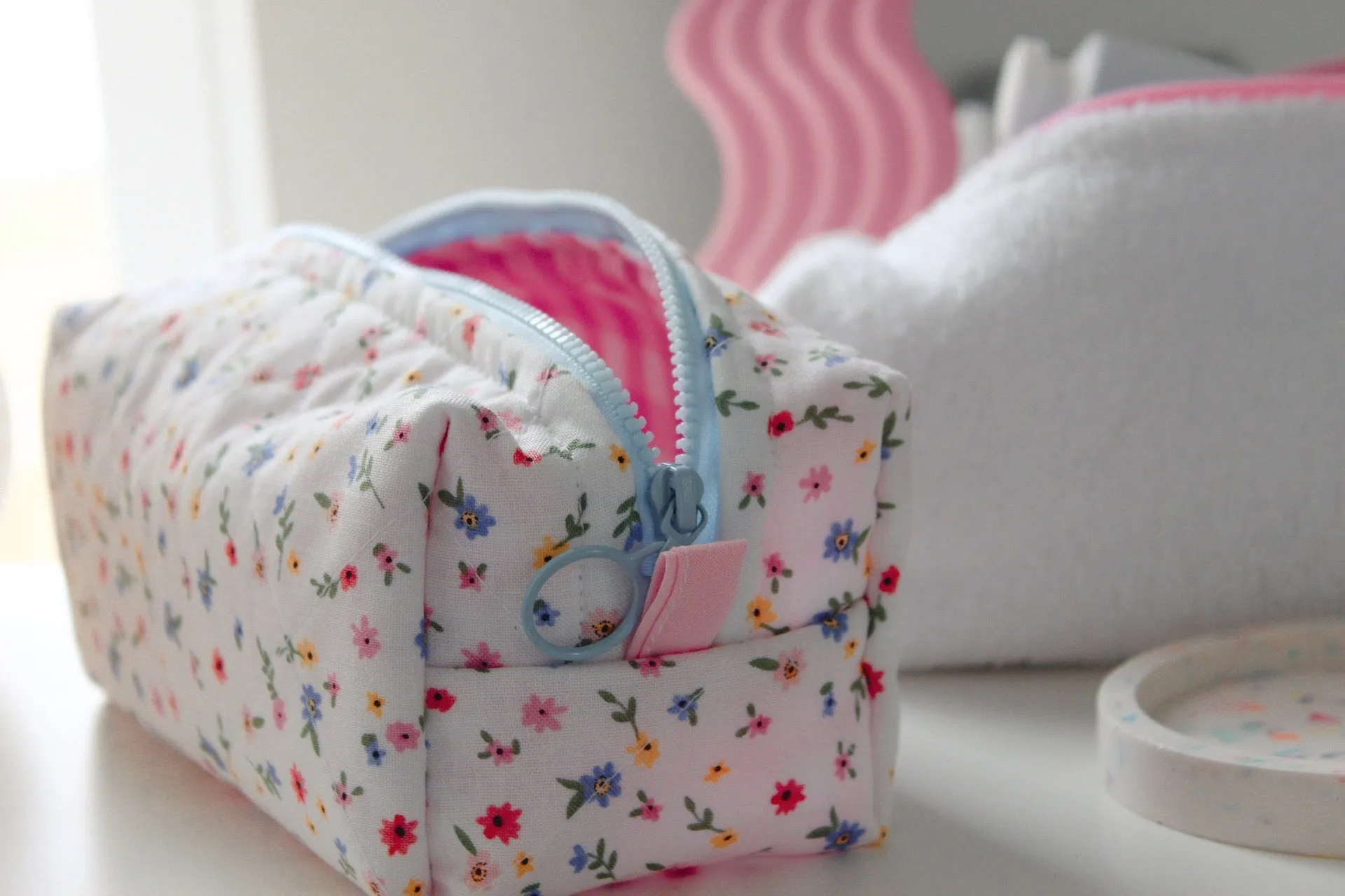 Boxy Pouch - White Florals
