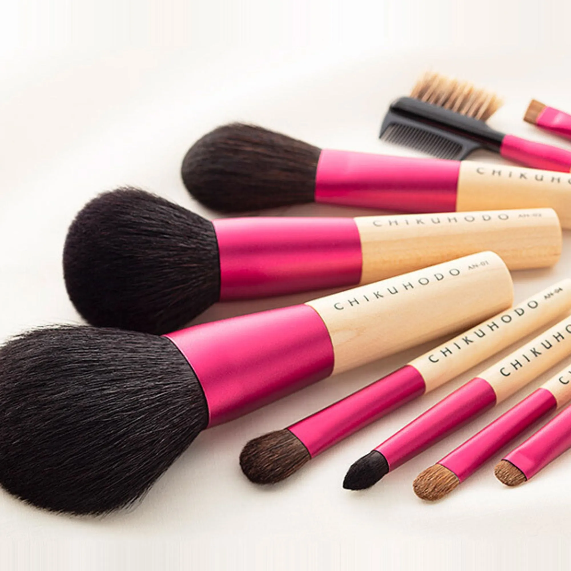Chikuhodo AN-8 Eyebrow Brush, Anne Series