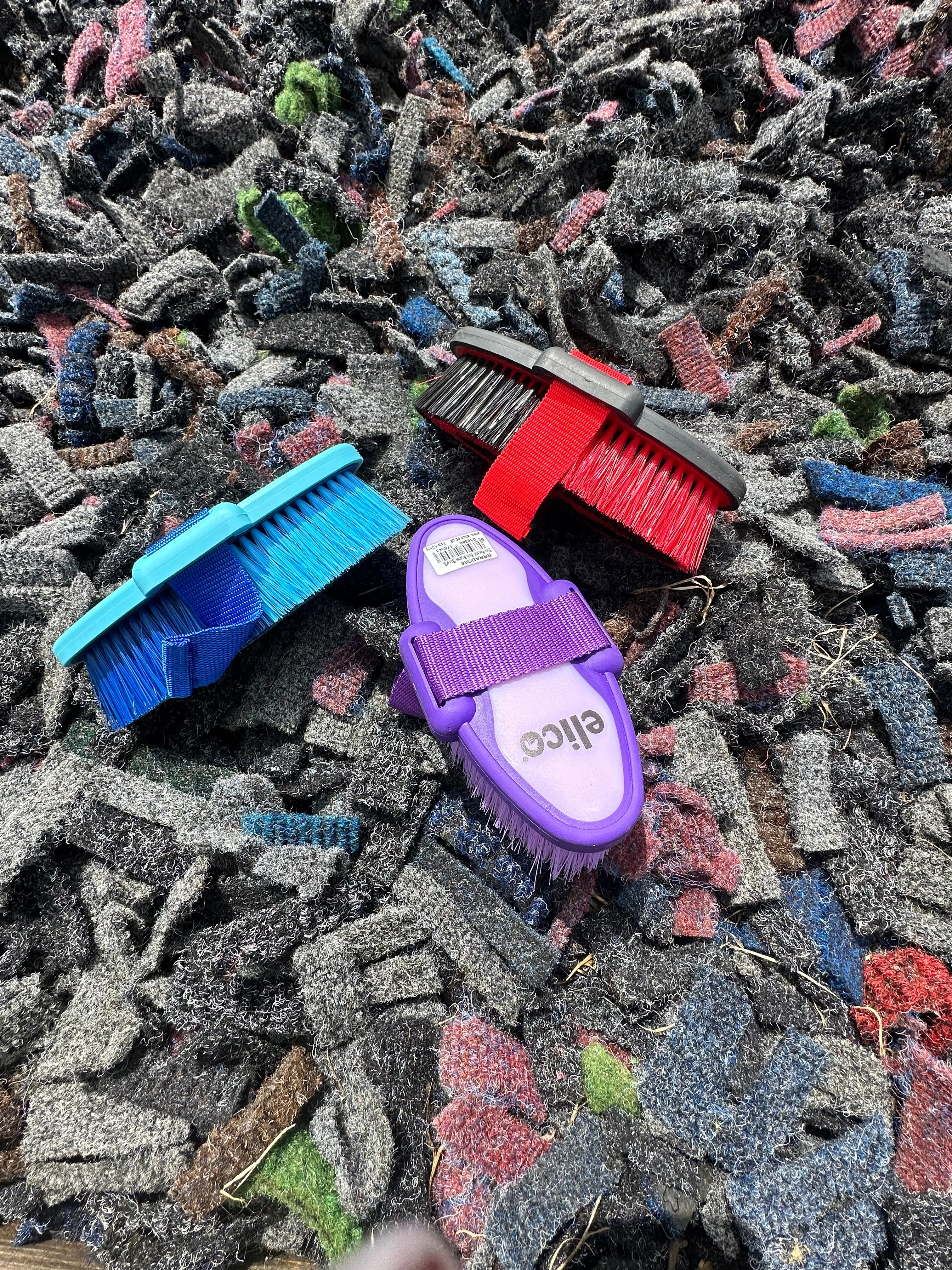 Colourful brushes (sold separately)￼