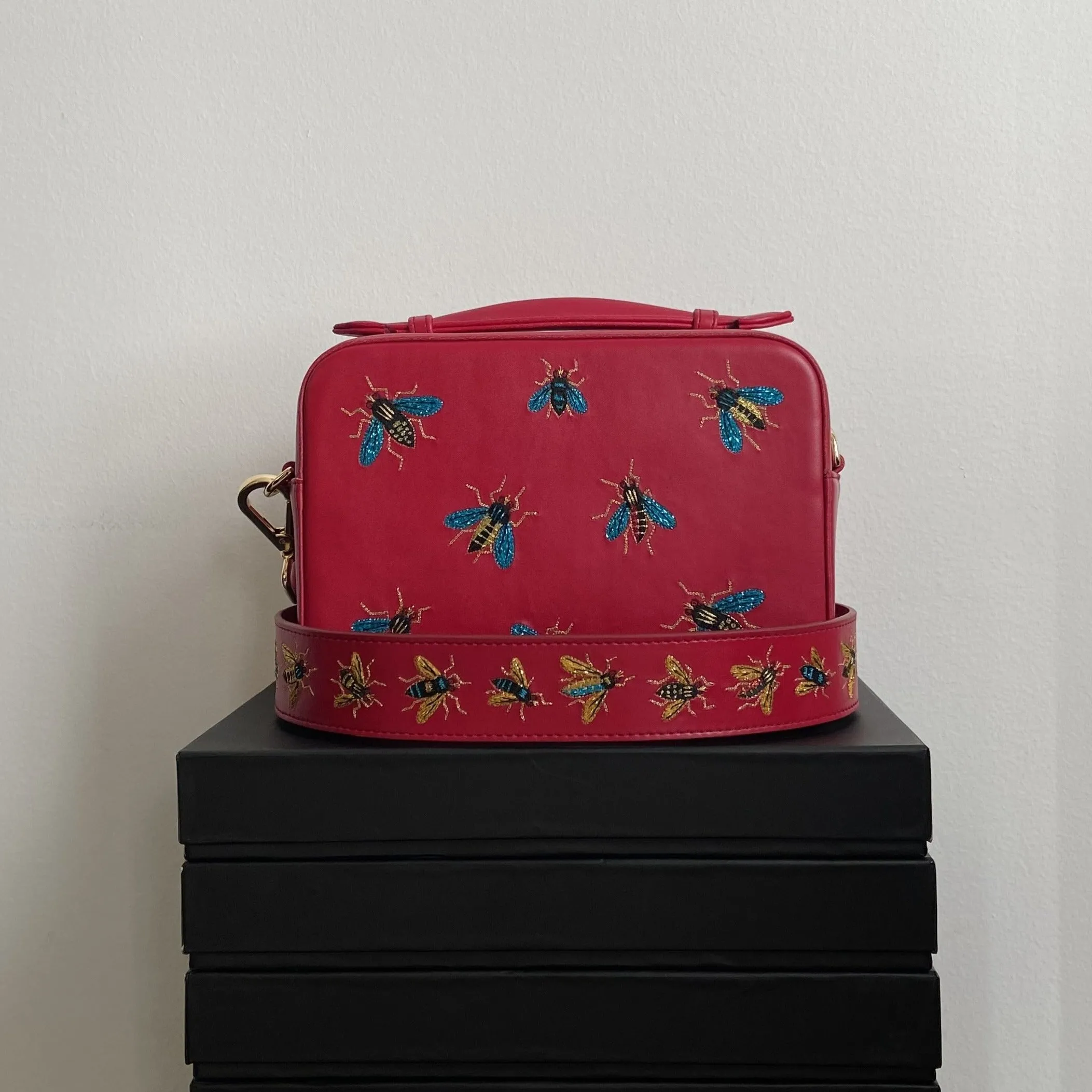 FLIES EMBROIDERED CROSSBODY BAG (RED)
