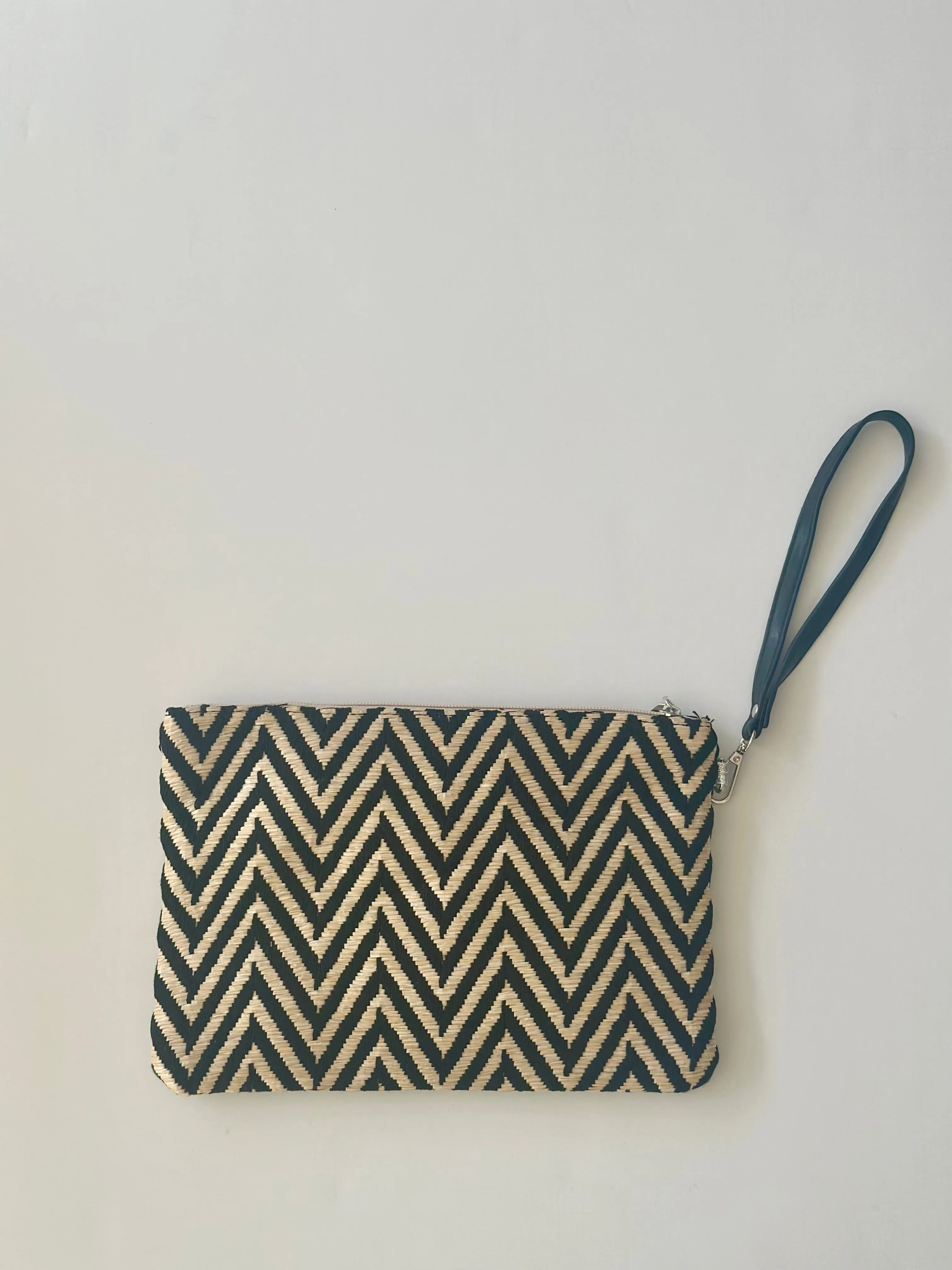 HB29 CHEVRON CLUTCH BAG