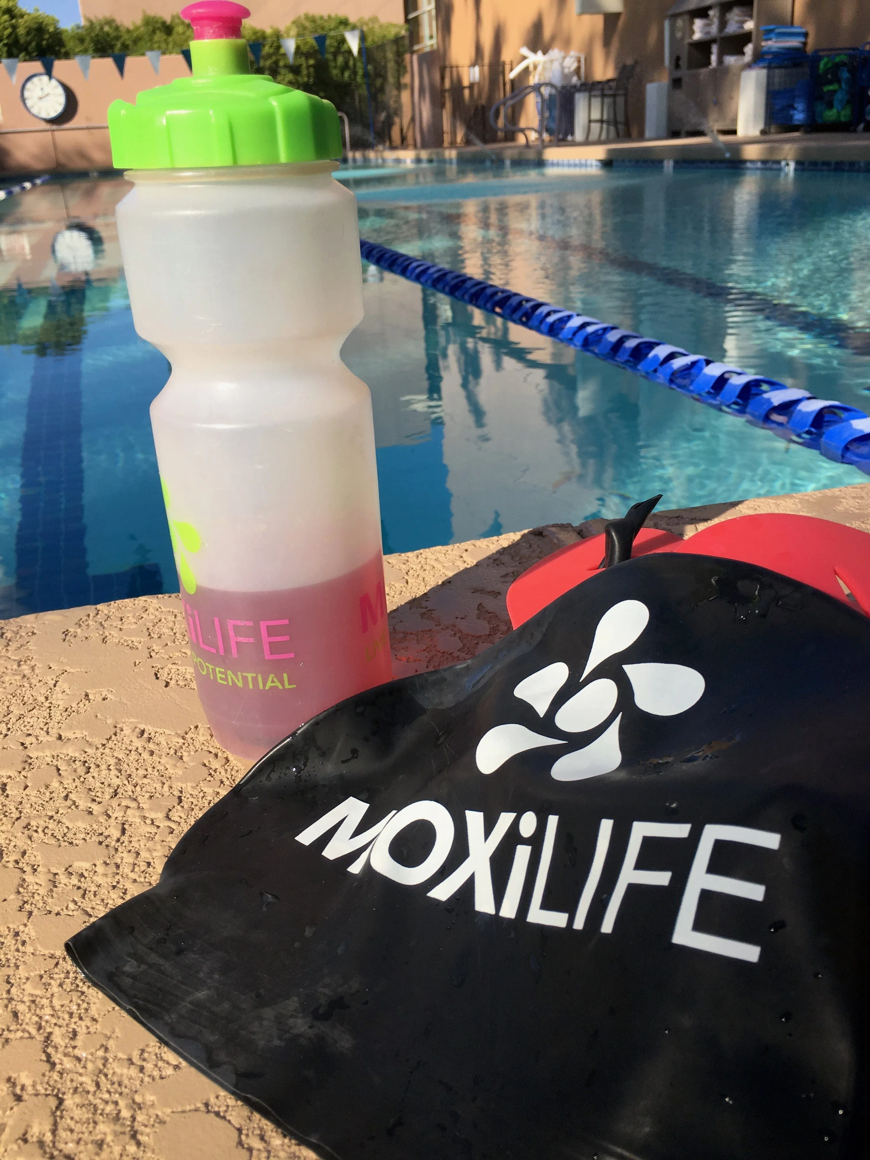 MOXiLIFE® water bottle RAVx 24oz ; Efficient opening mouth spout