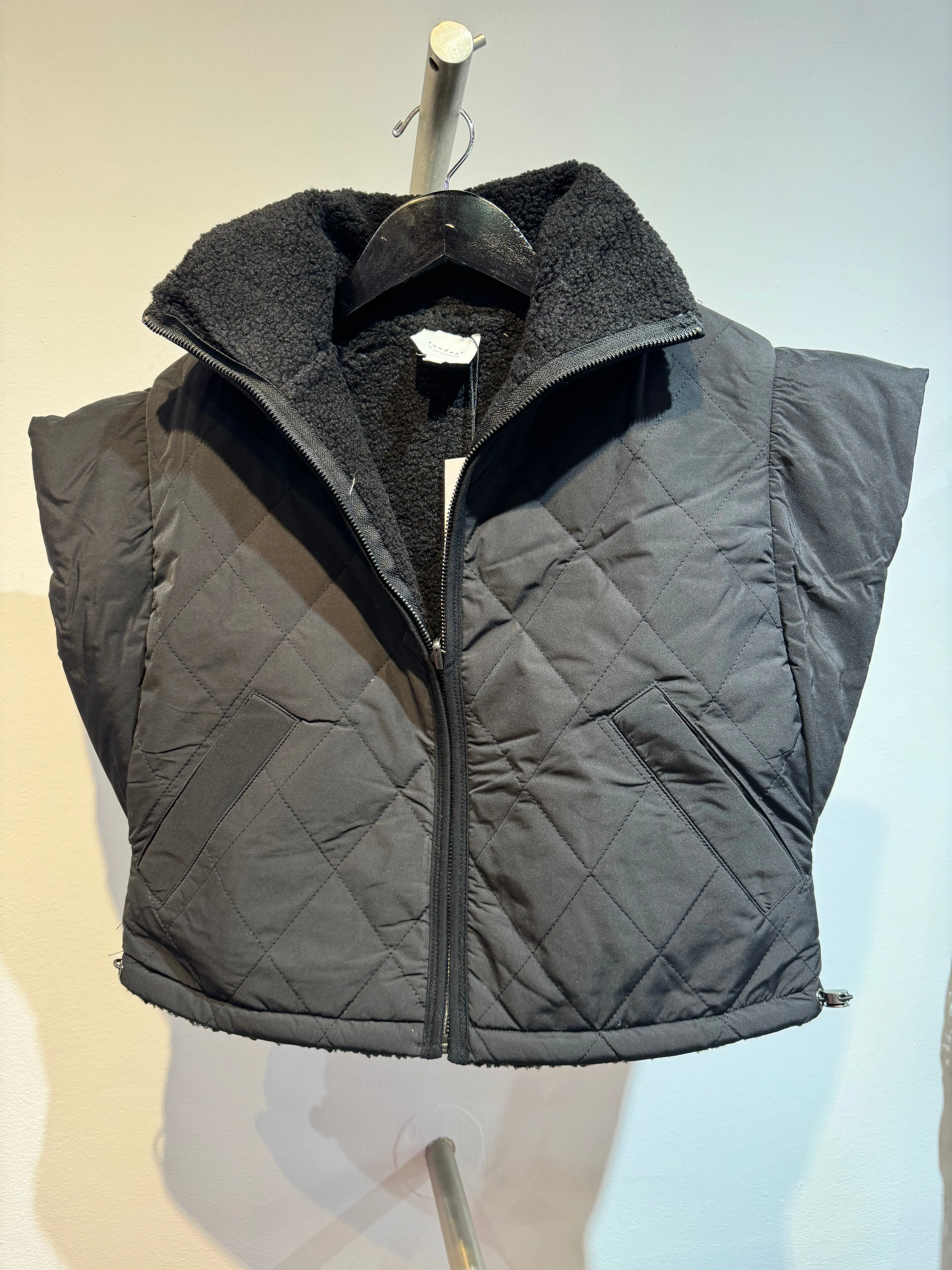 RHEA VEST