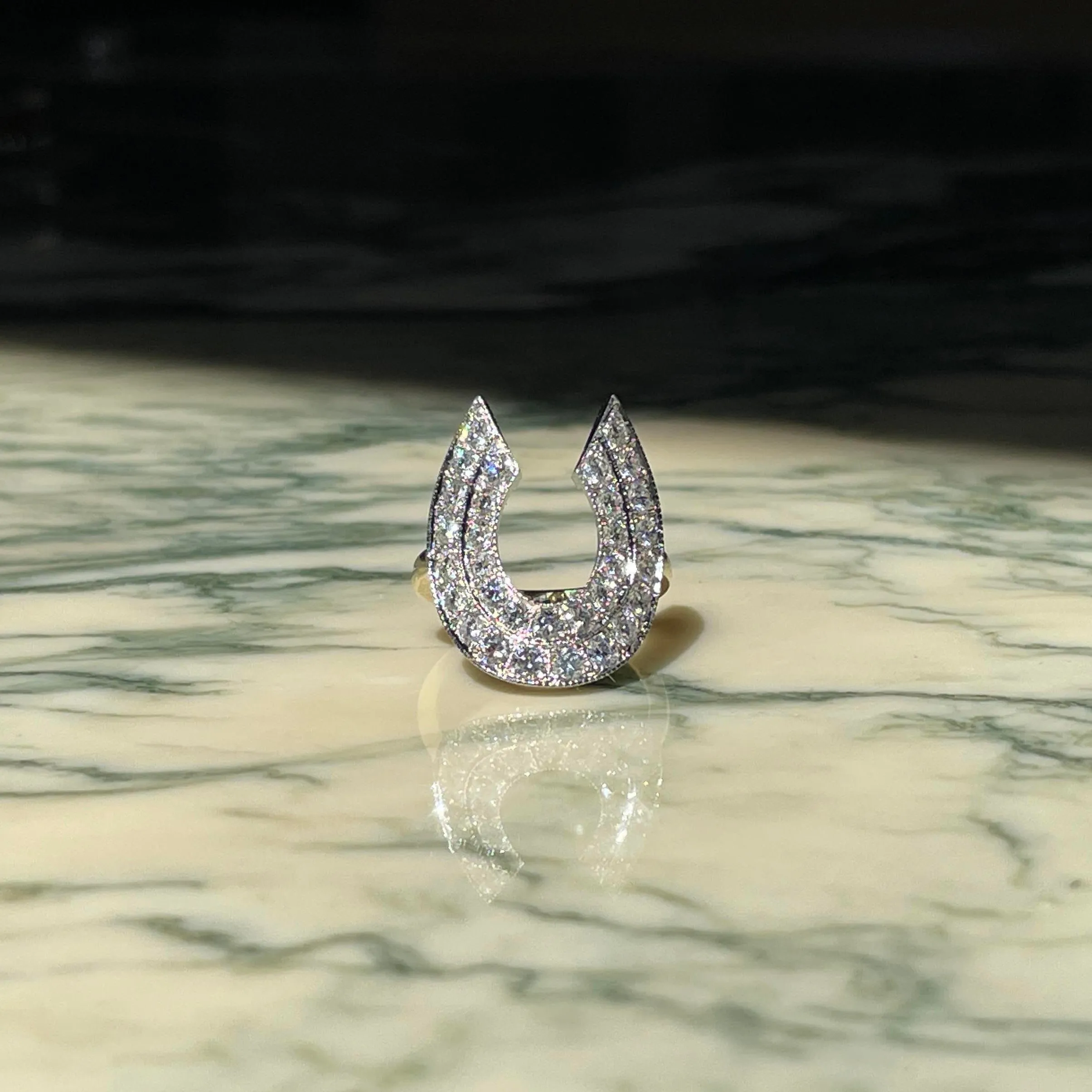 RICH STRIKE Horseshoe Ring