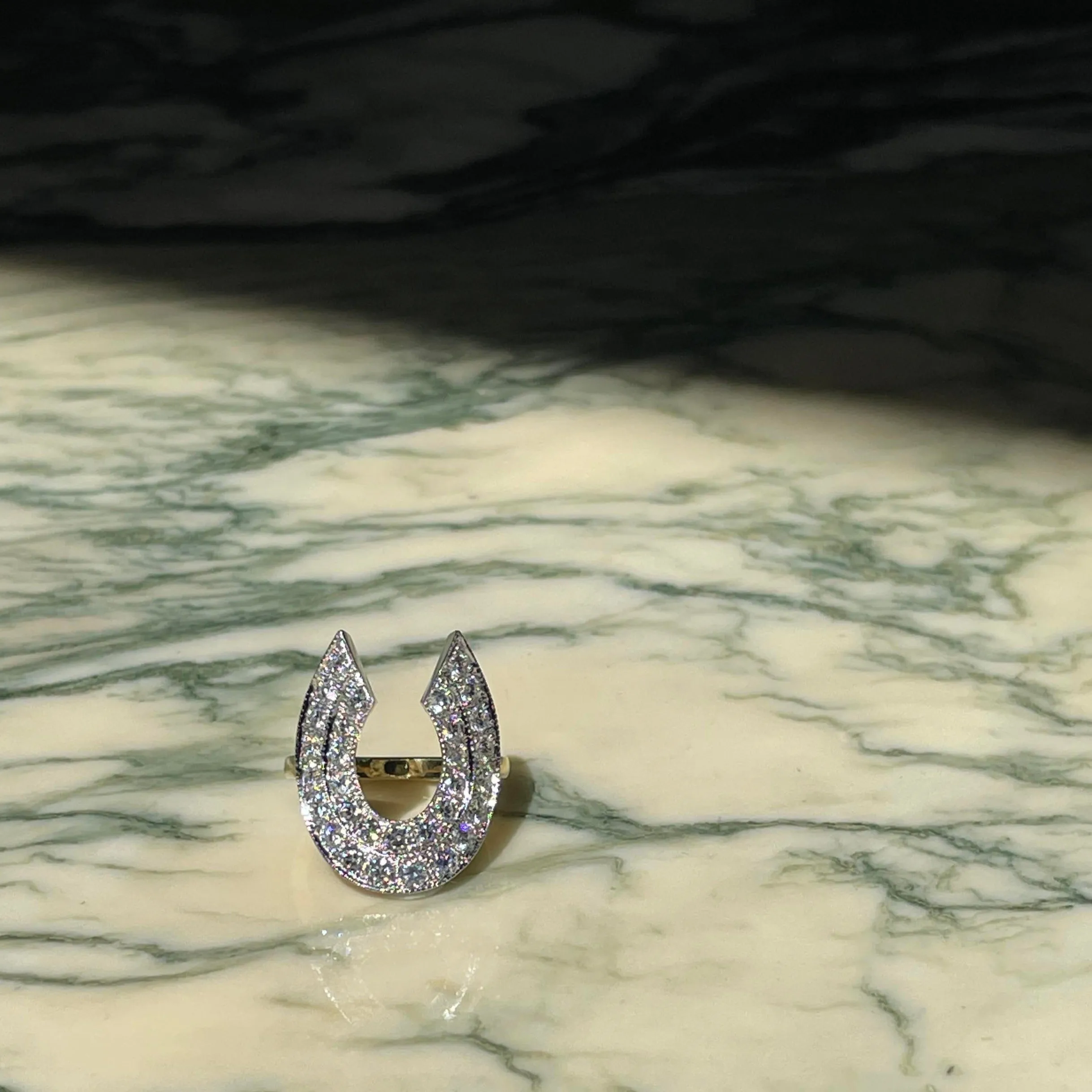 RICH STRIKE Horseshoe Ring