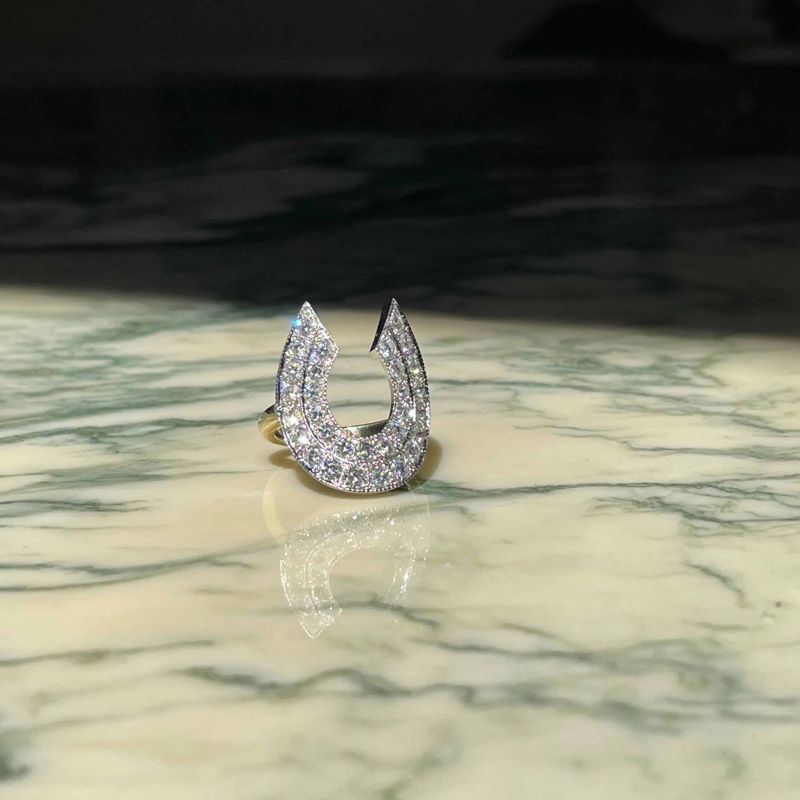 RICH STRIKE Horseshoe Ring