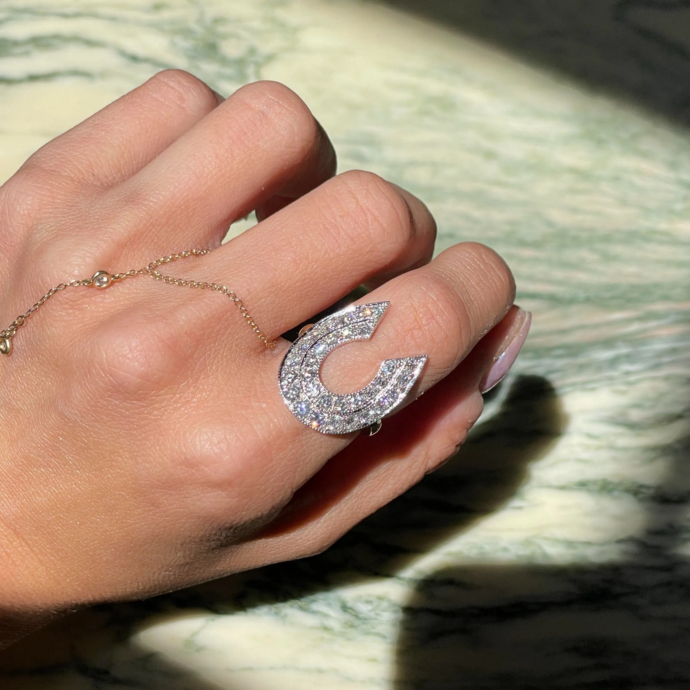 RICH STRIKE Horseshoe Ring