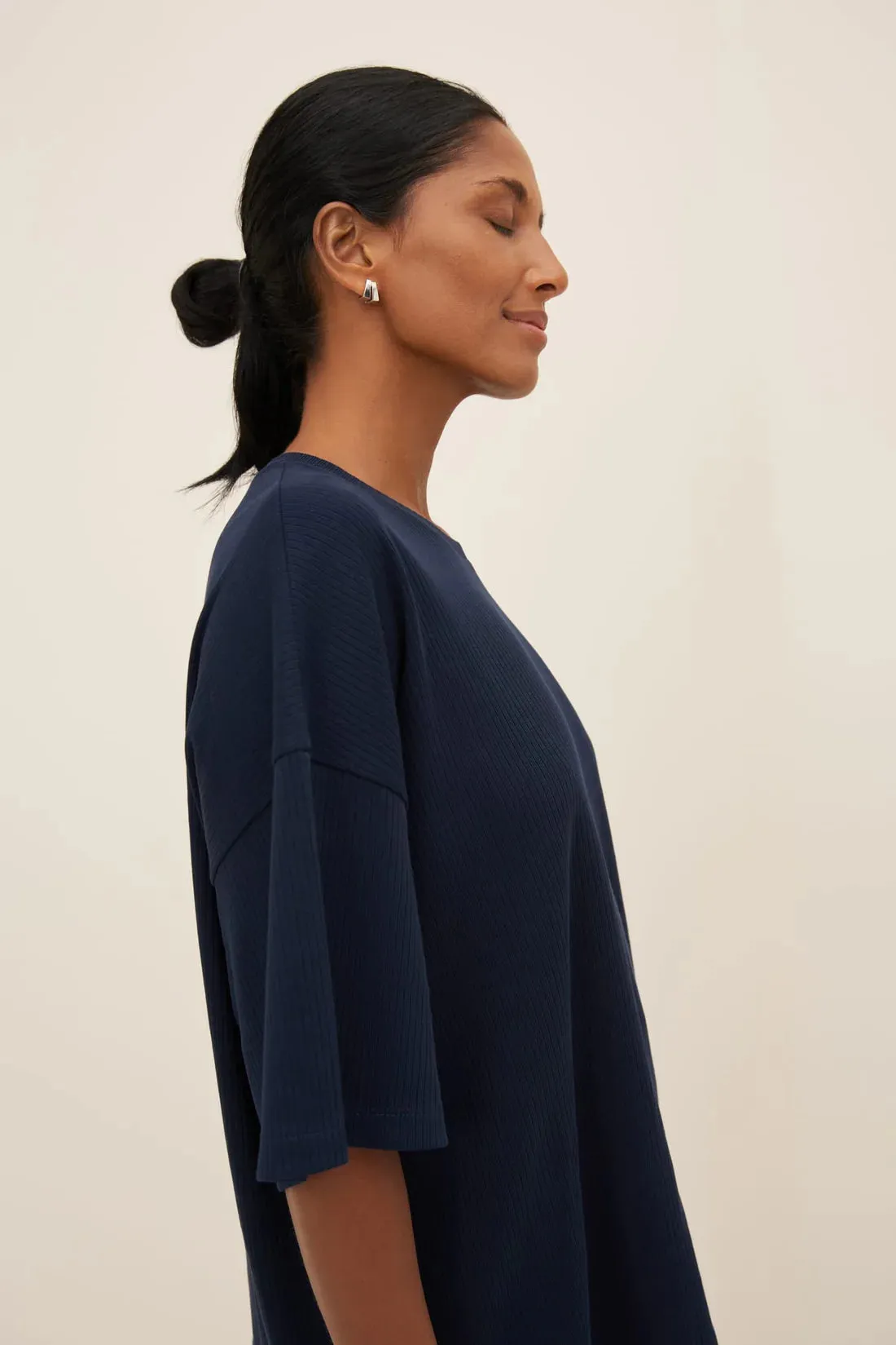 The Parallel Tee in Navy | Kowtow